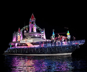 How to View the Newport Beach Christmas Boat Parade | Ayres Hotels Blog